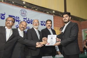 ಗೋಕಾಕ:ಜಾರಕಿಹೊಳಿ ಕುಟುಂಬದ ಮೂರನೇ ತಲೆಮಾರಿನ ಕುಡಿ ಸನತ ಜಾರಕಿಹೊಳಿ ಈಗ ನ್ಯಾಯವಾದಿ.