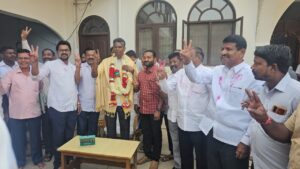 ಗೋಕಾಕ:ಅಪ್ಪನ ವಿರುದ್ಧ ಸೋತು, ಮಗನ ವಿರುದ್ಧ ಗೆದ್ದ ಪಠಾಣ್ ಗೆ ಬೆನ್ನೆಲುಬಾದ ಸಾಹುಕಾರ ಸತೀಶ್ !
